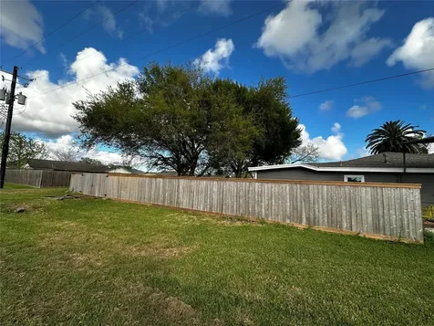 724 N Avenue F Freeport TX 77541