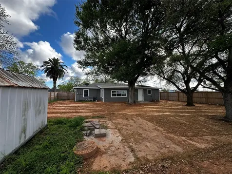 724 N Avenue F Freeport TX 77541