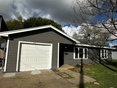724 N Avenue F Freeport TX 77541
