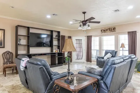 318 Peppertree Village Mills TX 77663