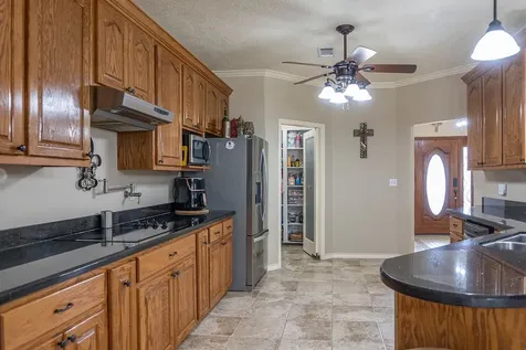 318 Peppertree Village Mills TX 77663