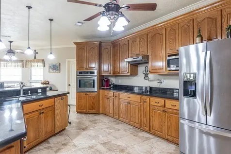318 Peppertree Village Mills TX 77663