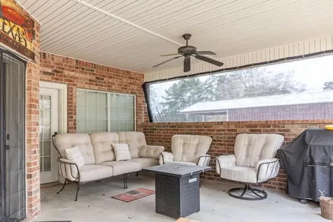 318 Peppertree Village Mills TX 77663