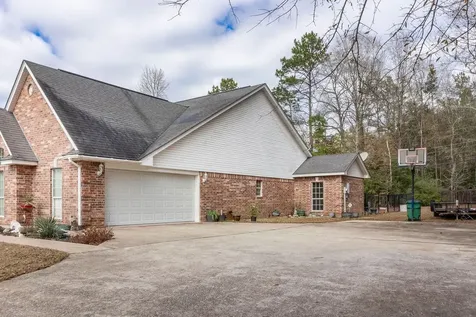 318 Peppertree Village Mills TX 77663