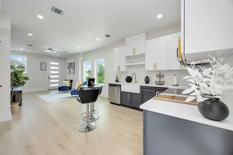 2110 Des Chaumes Street Houston TX 77026