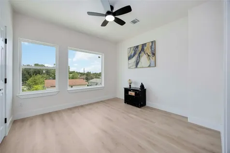 2110 Des Chaumes Street Houston TX 77026