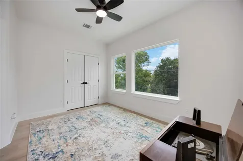 2110 Des Chaumes Street Houston TX 77026