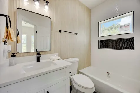 2110 Des Chaumes Street Houston TX 77026