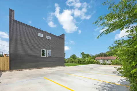 2110 Des Chaumes Street Houston TX 77026