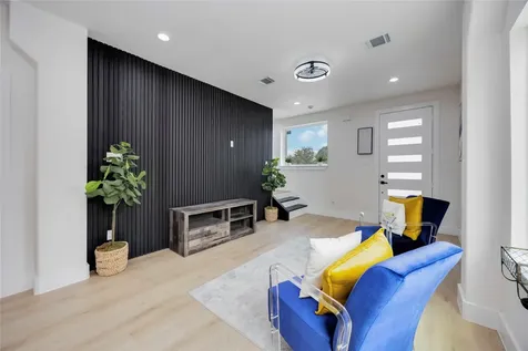 2110 Des Chaumes Street Houston TX 77026
