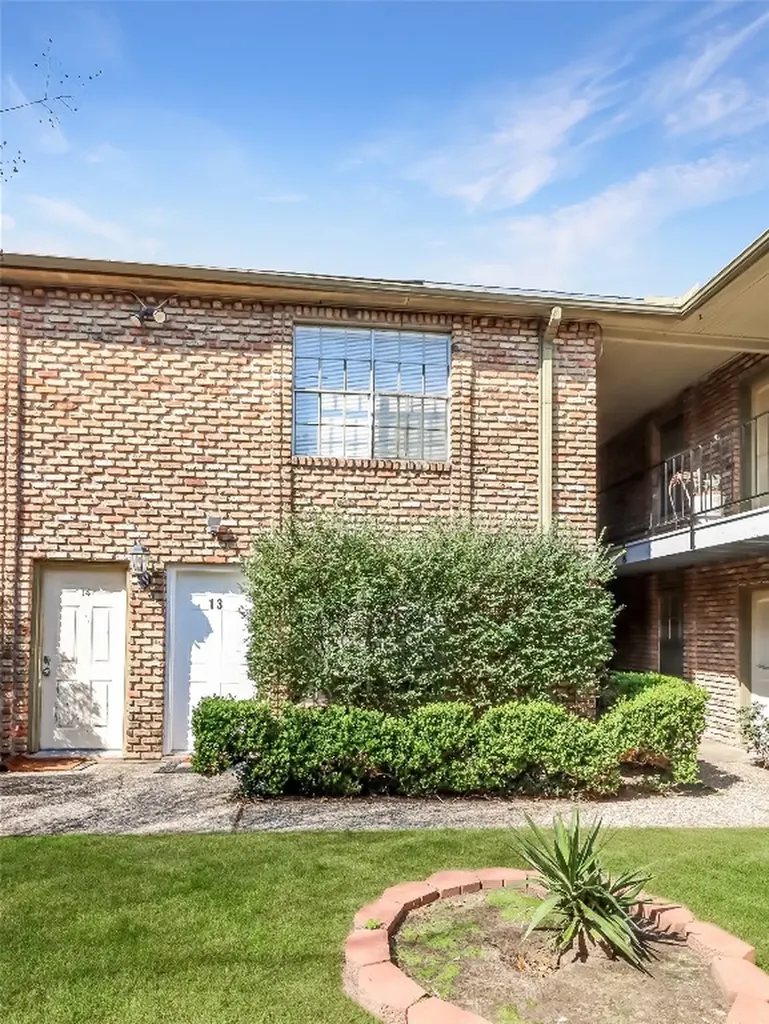 6401 Skyline Drive Drive 13 Houston TX 77057