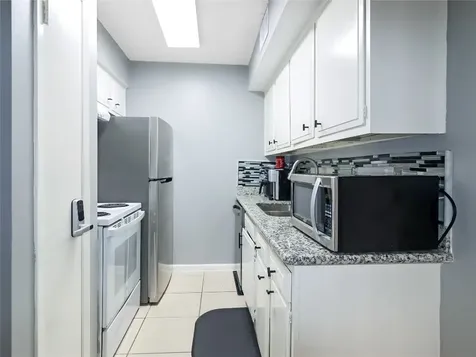 6401 Skyline Drive Drive 13 Houston TX 77057