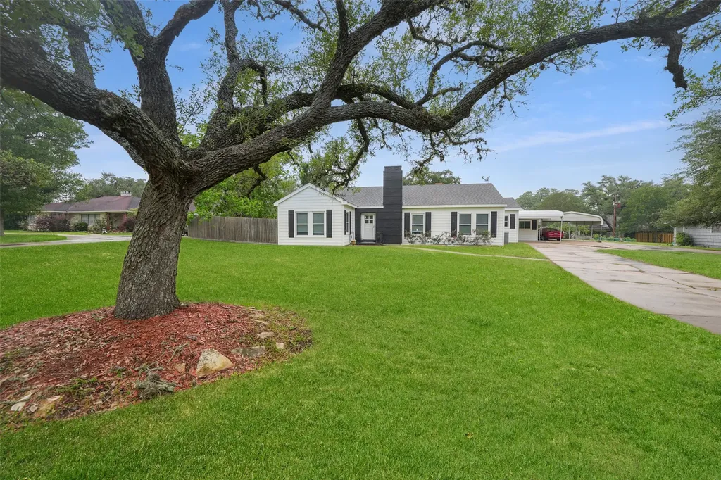 603 S Mccarty Avenue Eagle Lake TX 77434