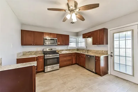 311 S Kansas Street La Porte TX 77571