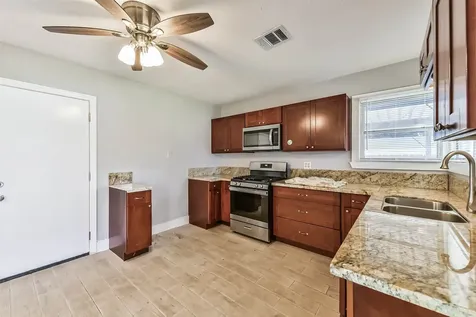 311 S Kansas Street La Porte TX 77571