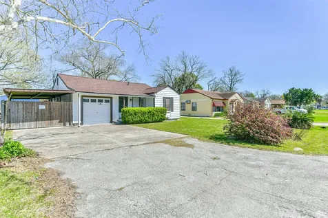 311 S Kansas Street La Porte TX 77571