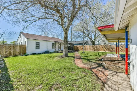 311 S Kansas Street La Porte TX 77571