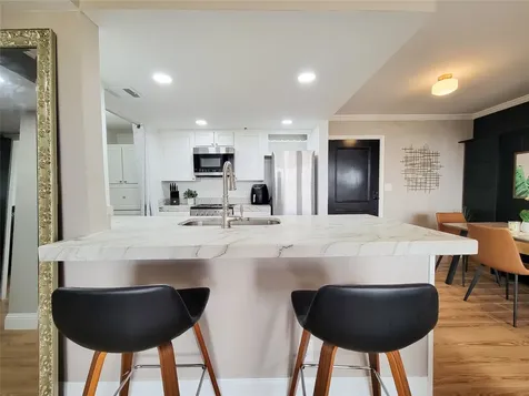 3525 Sage Road 908 Houston TX 77056
