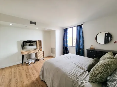 3525 Sage Road 908 Houston TX 77056