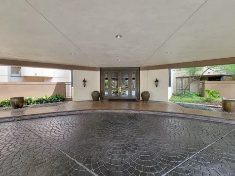 3525 Sage Road 908 Houston TX 77056