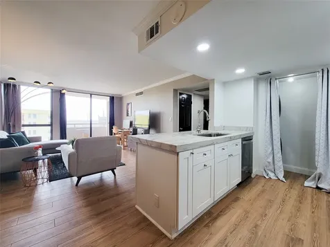 3525 Sage Road 908 Houston TX 77056
