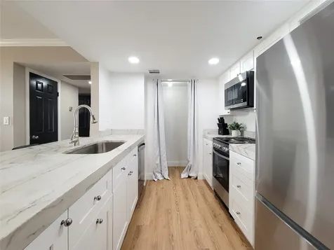 3525 Sage Road 908 Houston TX 77056