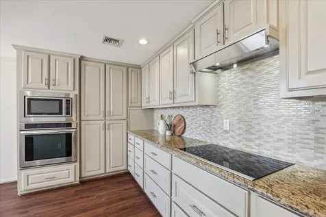 49 Briar Hollow Lane Lane 1004 Houston TX 77027