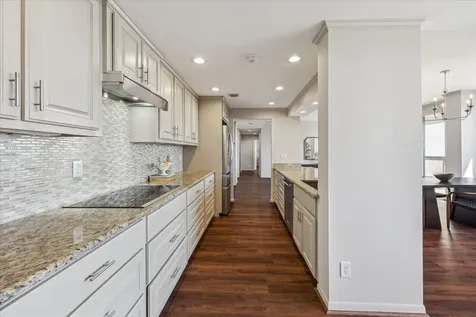 49 Briar Hollow Lane Lane 1004 Houston TX 77027