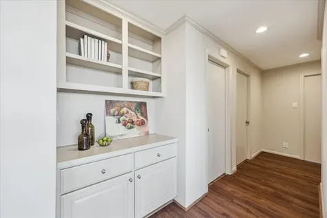 49 Briar Hollow Lane Lane 1004 Houston TX 77027