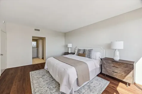 49 Briar Hollow Lane Lane 1004 Houston TX 77027