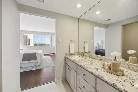49 Briar Hollow Lane Lane 1004 Houston TX 77027