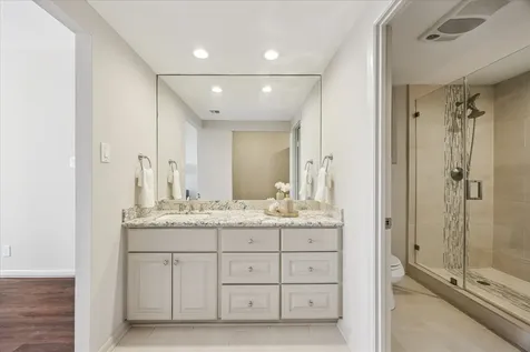 49 Briar Hollow Lane Lane 1004 Houston TX 77027