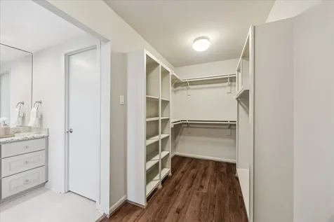 49 Briar Hollow Lane Lane 1004 Houston TX 77027