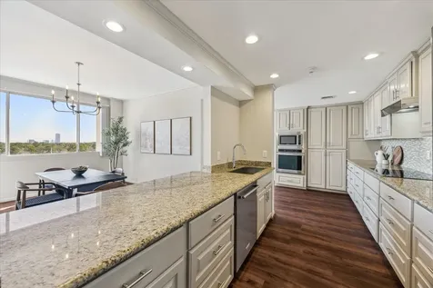 49 Briar Hollow Lane Lane 1004 Houston TX 77027