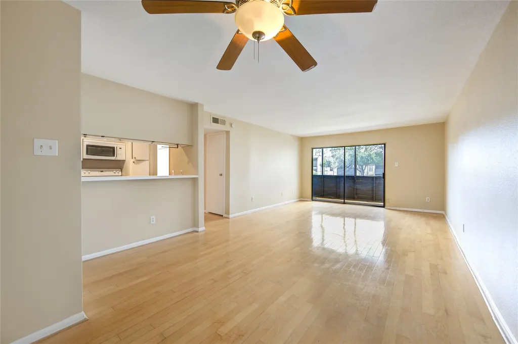 3055 Walnut Bend Lane 21 Houston TX 77042