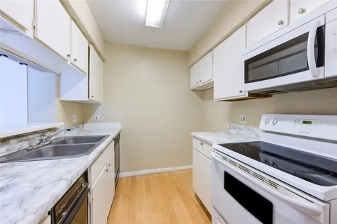 3055 Walnut Bend Lane 21 Houston TX 77042