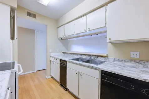 3055 Walnut Bend Lane 21 Houston TX 77042