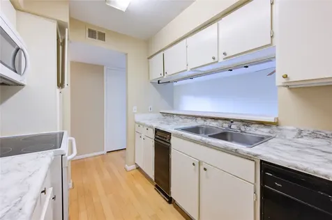 3055 Walnut Bend Lane 21 Houston TX 77042