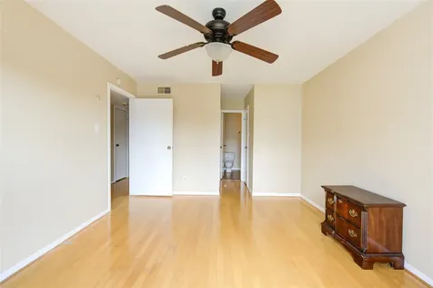 3055 Walnut Bend Lane 21 Houston TX 77042