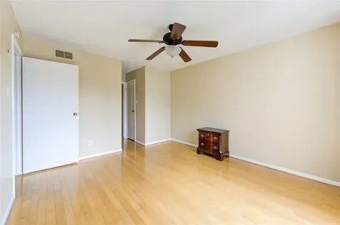 3055 Walnut Bend Lane 21 Houston TX 77042