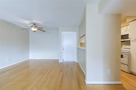 3055 Walnut Bend Lane 21 Houston TX 77042