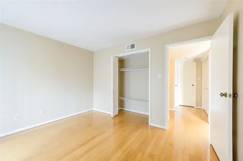 3055 Walnut Bend Lane 21 Houston TX 77042