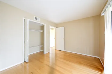 3055 Walnut Bend Lane 21 Houston TX 77042