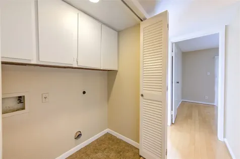 3055 Walnut Bend Lane 21 Houston TX 77042