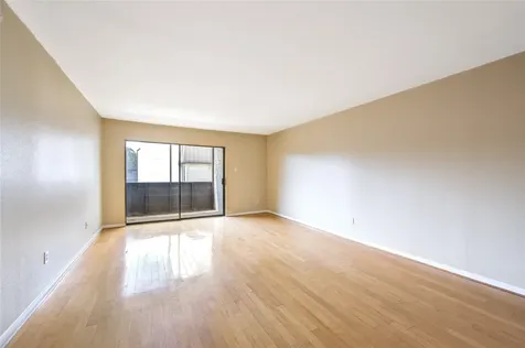 3055 Walnut Bend Lane 21 Houston TX 77042