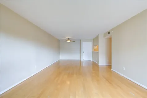3055 Walnut Bend Lane 21 Houston TX 77042
