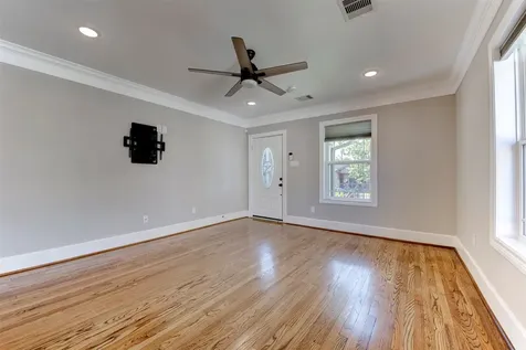 109 Dresden Street Houston TX 77012