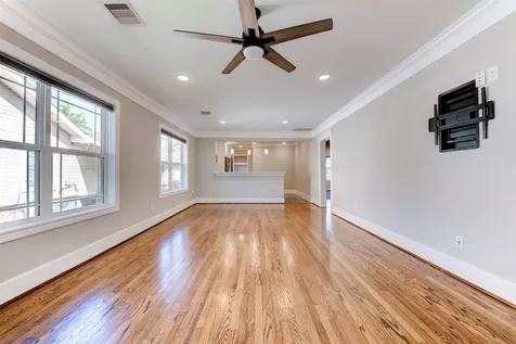 109 Dresden Street Houston TX 77012