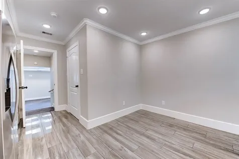109 Dresden Street Houston TX 77012