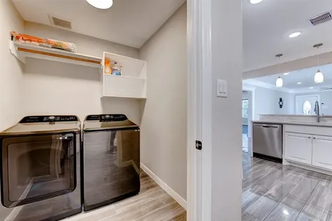 109 Dresden Street Houston TX 77012